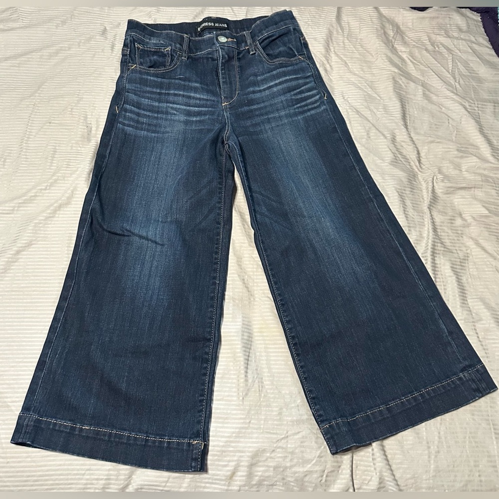 Express women’s High Waisted Dark Wash Tall Hem Wide Leg Ankle Jeans size 4